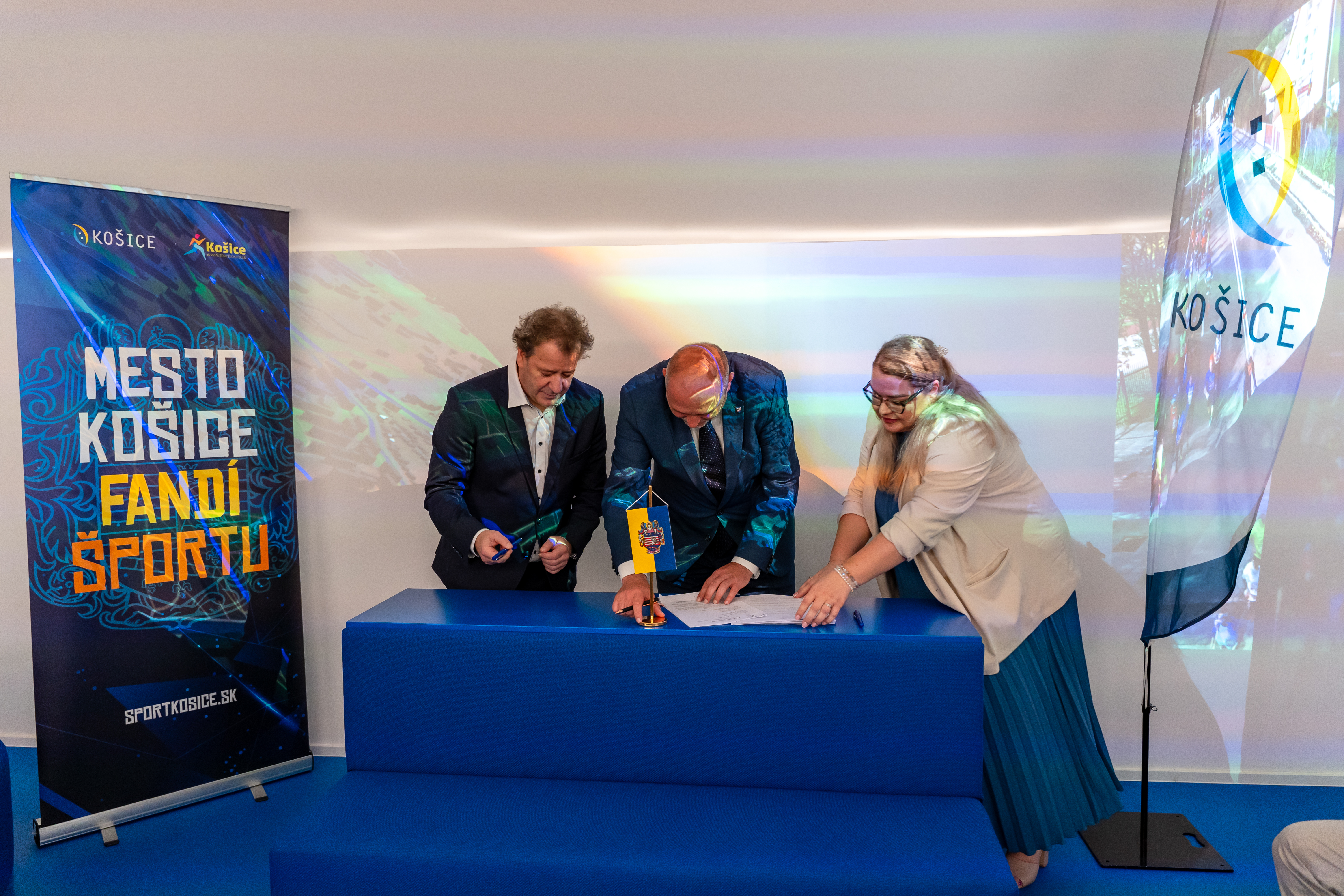 Sportovci , dotacie - podpis zmluv  -13